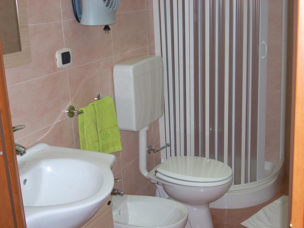 Eurelios Bed & Breakfast Adrano Ruang foto
