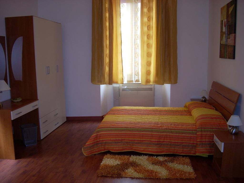 Eurelios Bed & Breakfast Adrano Bagian luar foto